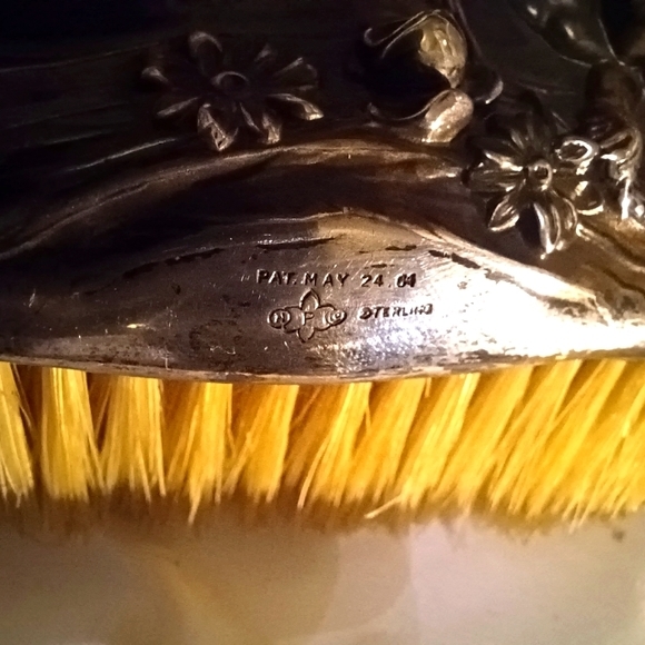 1904 Sterling Silver Coat Brush🪞stamped, hallmarked 🎩 - Picture 2 of 7
